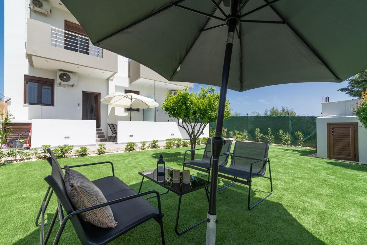 Cozy House With Pool Near Beach Gazi Exterior photo